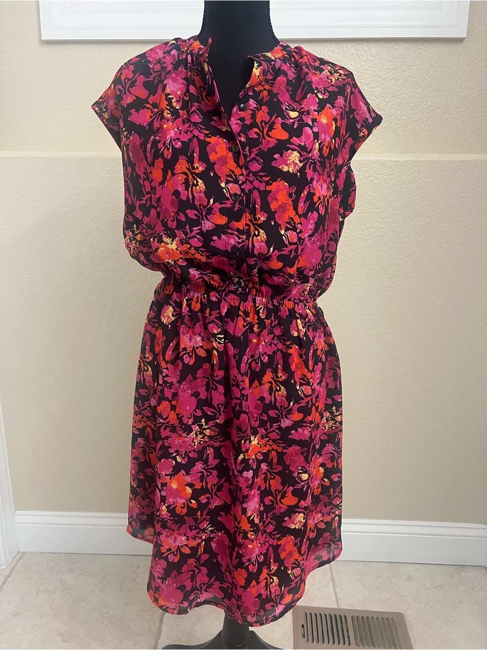 Johnston & Murphy Floral Midi Dress in Pink and Orange on Black